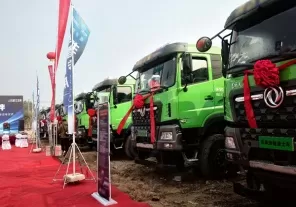 Another 216 Dongfeng New Energy Vehicles Signed! Dongfeng Commercial Vehicles Empower Green Transportation in Liaocheng​