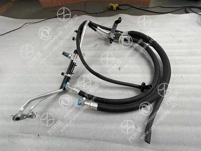 Workshop Layed AC Hose Assembly OE 8108040-C3101 Dongfeng KL Truck