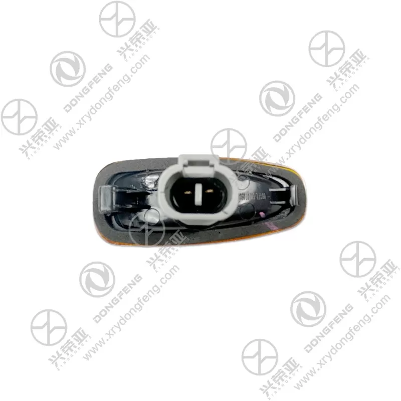Bottom View Right Turn Signal Light Assembly OE 3726020-T1500 Dongfeng DFAC