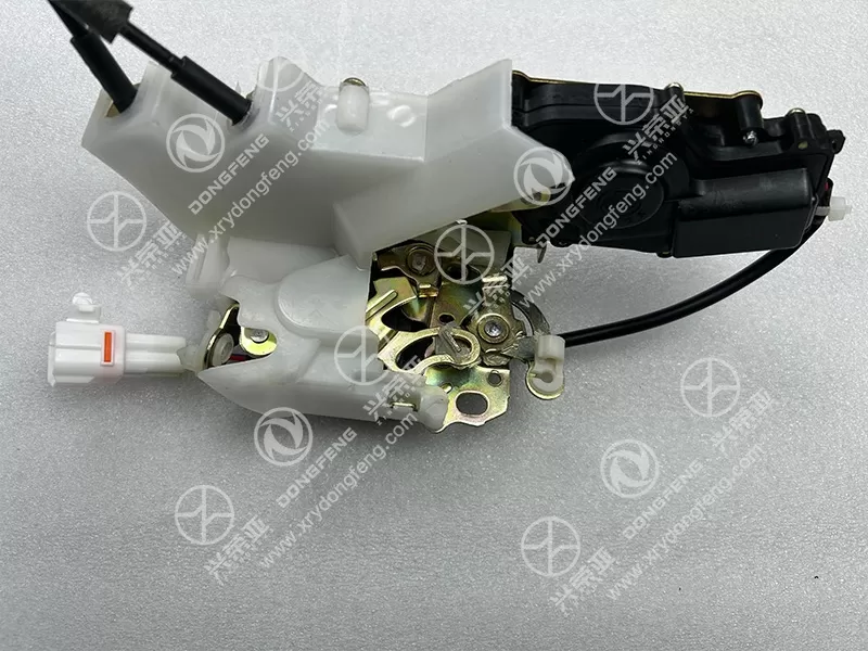 Lock Body Port View Right Front Door Handle Link & Lock OE 6105010-G01204D Dongfeng DFAC
