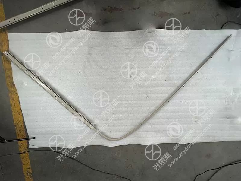 Workshop Display View Right Curtain Rail OE 8205925-C3152 Dongfeng KL