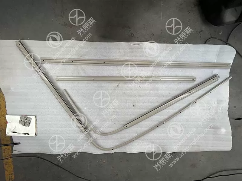 Multi-Angle View Right Curtain Rail OE 8205925-C3152 Dongfeng KL
