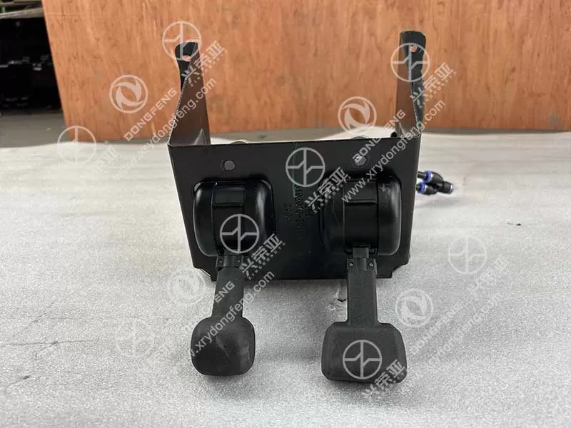 Multi-Angle View Hand Control Valve OE 3517910-T38V0 Dongfeng KL