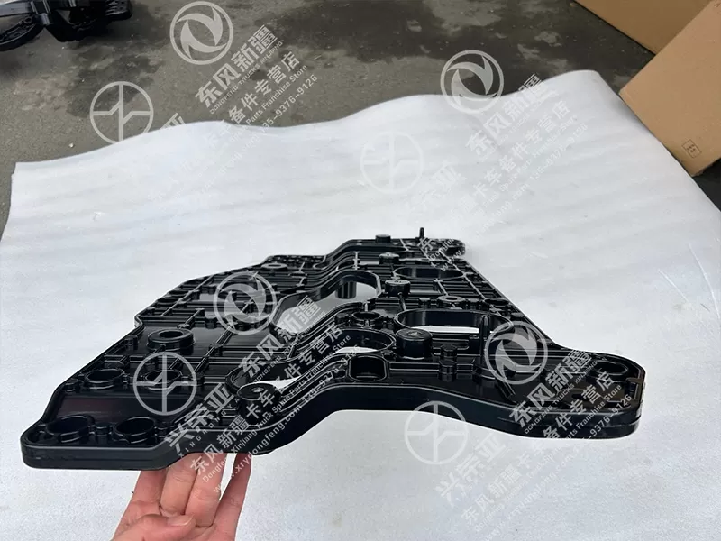 Material Detail View Right Fog Light Bracket OE 8406142-CS030Y Dongfeng Bright X9