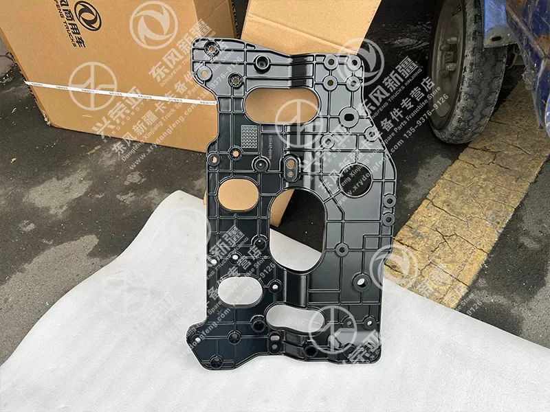 Mounting Hole View Right Fog Light Bracket OE 8406142-CS030Y Dongfeng Bright X9