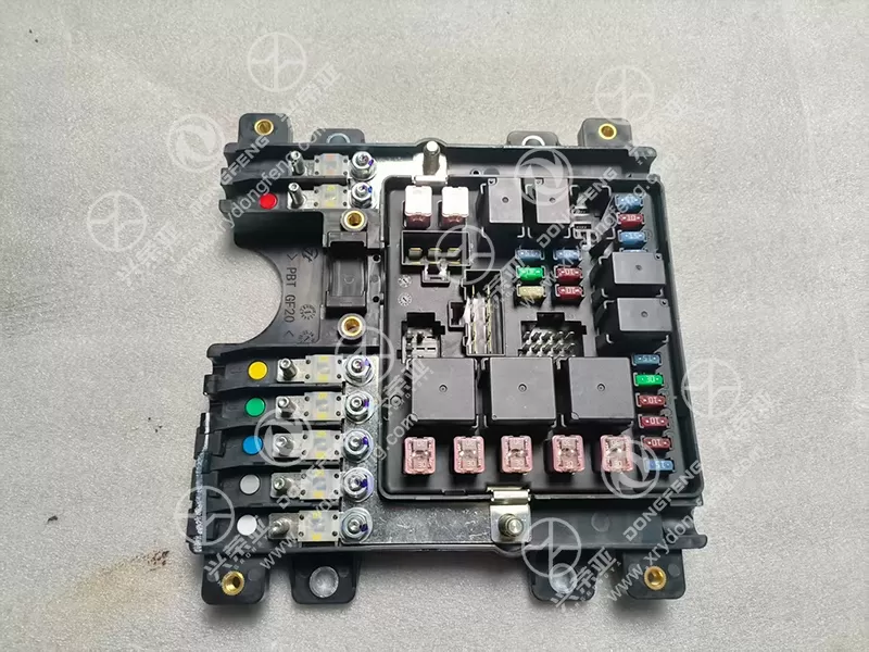 Gold Terminal Detail Chassis Power Distribution Box Assembly OE 3771110-HA430 Dongfeng GX&KX