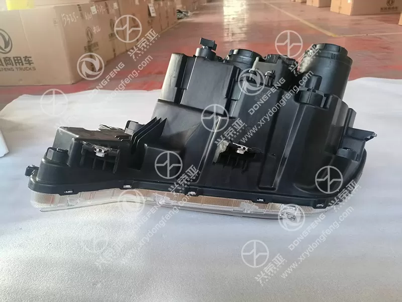 Workshop Display Left Front Combination Lamp Assembly OE 3772010-C6202 Dongfeng GX&KX