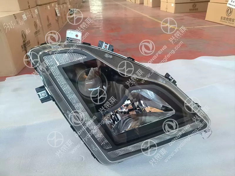Lens Closeup Right Front Combination Lamp Assembly OE 3772020-C3300 Dongfeng KL