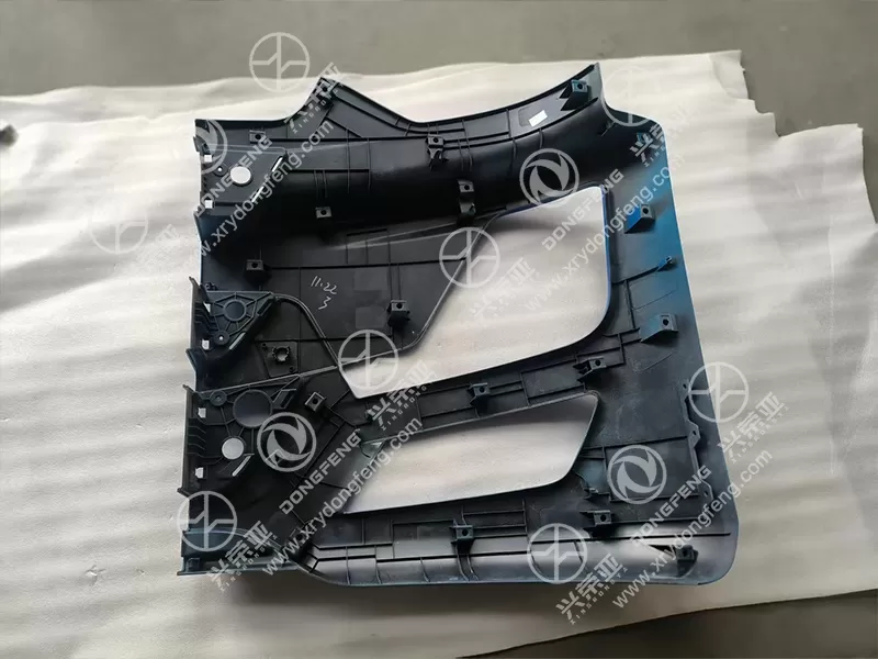 Mounting Holes Detail Right Bumper Assembly OE 8406943-C6200#F7 for Dongfeng GX/KX 