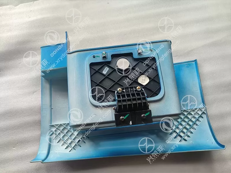 Mounting Clip Detail Right Lower Step Footrest Cover Assembly OE 8405930-C6201#F7 for Dongfeng GX/KX