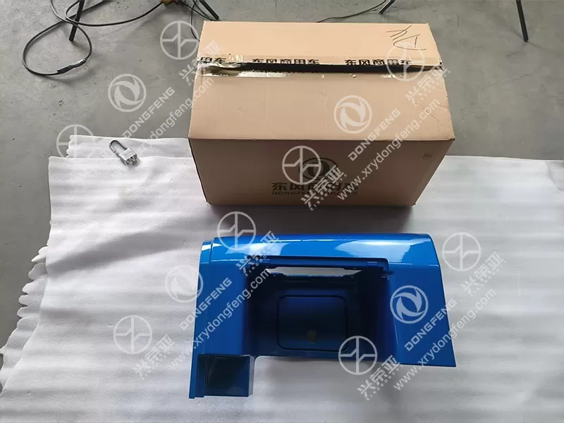 Workshop Display Right Lower Step Footrest Cover Assembly OE 8405930-C6201#F7 for Dongfeng GX/KX