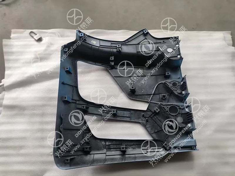 Workshop Display Left Bumper Assembly with Radar Bracket OE 8406923-C6200#F7 for Dongfeng GX/KX 