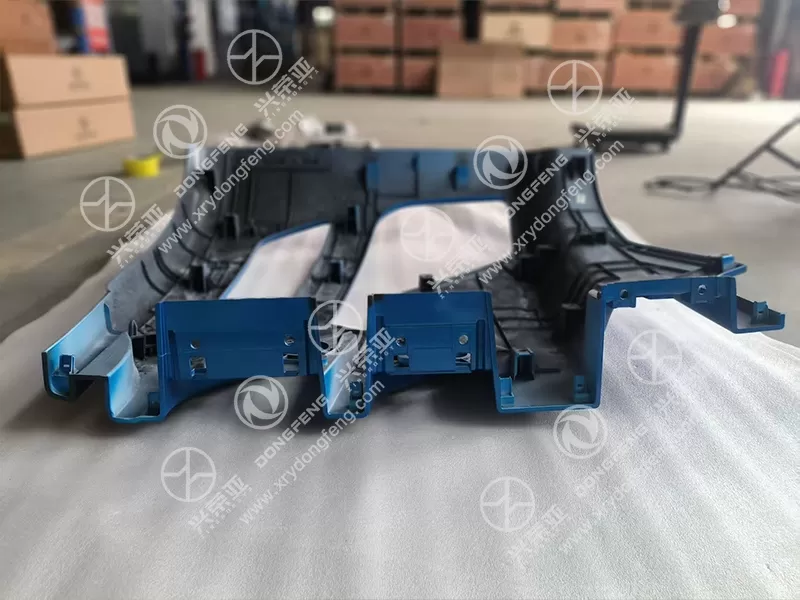 Mounting Holes Detail Left Bumper Assembly OE 8406923-C6200#F7 for Dongfeng GX/KX