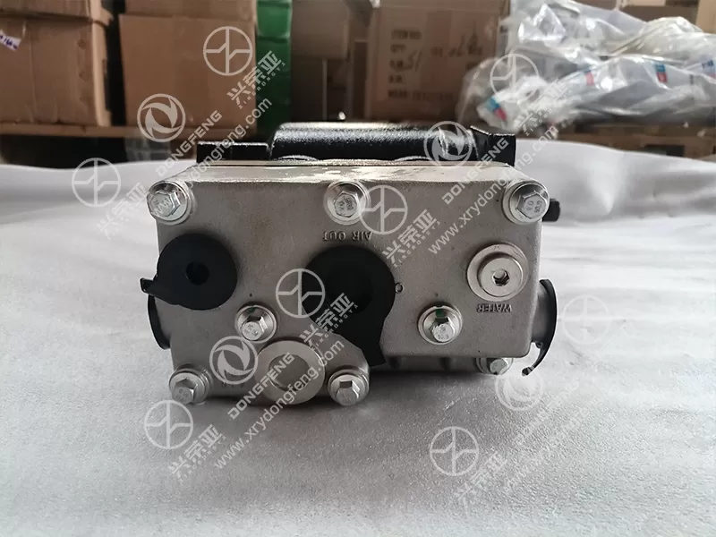 Air Outlet and Water Inlet Port Detail Air Compressor OE M6000-3509100B for Yuchai Engine