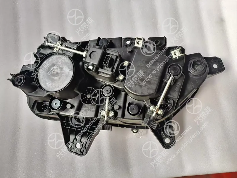 Dual Independent Mechanical Light Height Adjustment Pull Rod & Dust Cap Detail Headlamp
