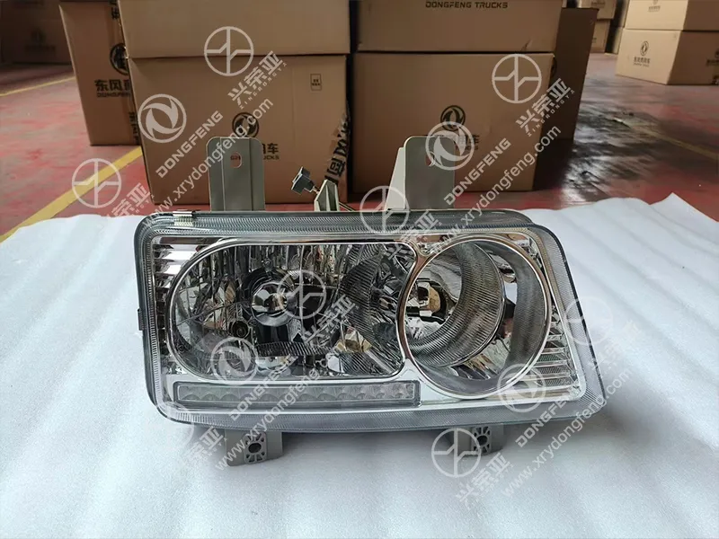 Bottom Horizontal LED DRL Strip & Dual Separated Reflector Lens Detail OEM Headlamp 3772020-C3303