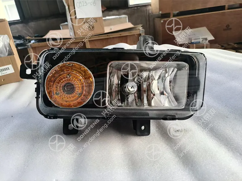 Close-up of dual-function fog lamp and amber turn signal transparent PC anti-yellow lens