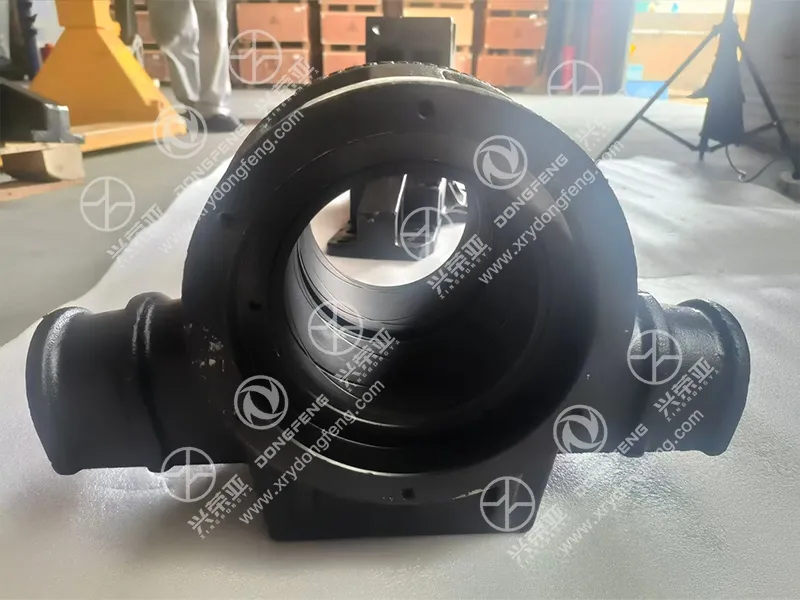 Front central bore full overview cast iron balance shaft hub with integrated bushing OE 2904080-TK500 for Dongfeng KC heavy truck suspension chassis