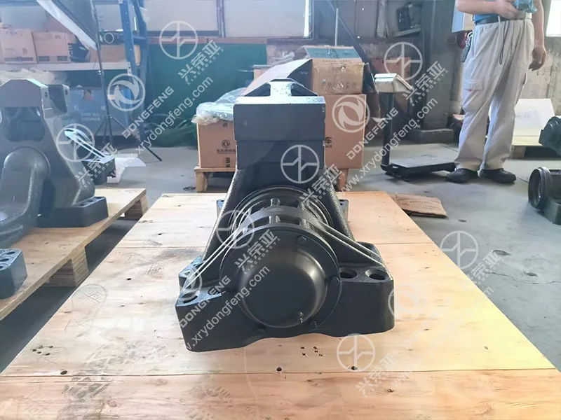 Single side close view of central CNC machined bearing hub inner bore balance shaft combined assembly OE 2904010-K2001 Dongfeng KC heavy truck chassis