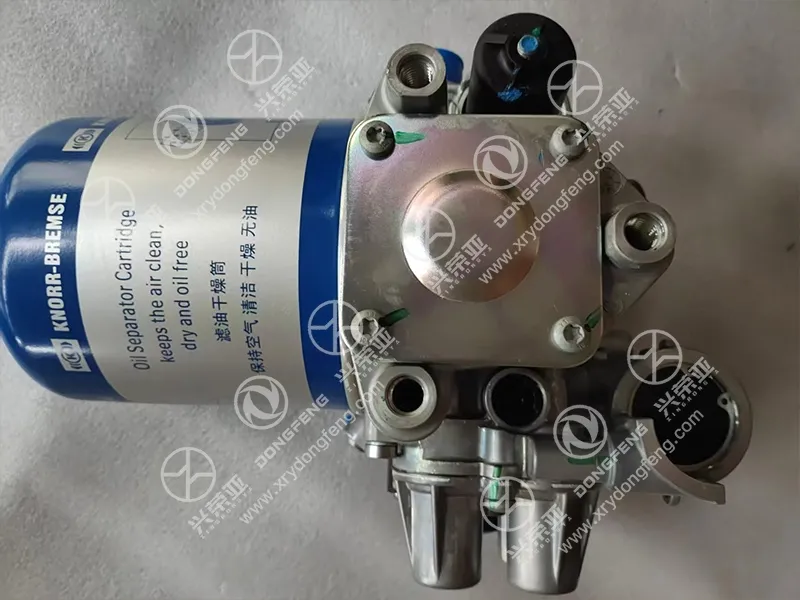 Knorr-Bremse original oil separation desiccant cartridge label and internal adsorption structure close-up integrated air dryer assembly 3543010-92302