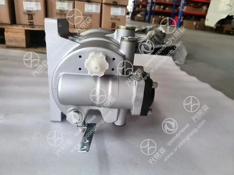 Bottom close view of transparent PC water storage bowl and manual drain knob fuel water separator OE 1125010-TL791 DFCV OEM left mount filter unit for Dongfeng GX & KX truck