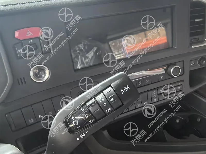 Interior automatic gear control console inside cab assembly 50XT28‑006‑003 for DONGFENG VASOL V7
