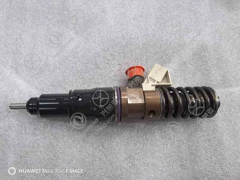 Side view of original fuel injector assembly 1112010‑E9300 spare part for Dongfeng LoongGine DDi11 Engine 