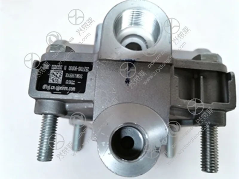 Name tag label close‑up, Differential Relay Valve Assembly, OE#3527020‑90001, for Dongfeng KL