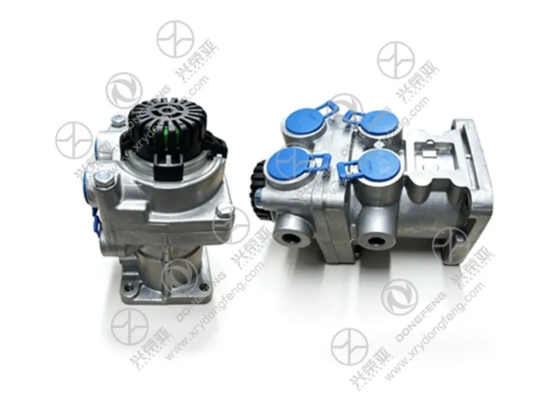 Side‑by‑side comparison shot of OEM brake valve assembly 3514010‑92100 for Dongfeng KC truck