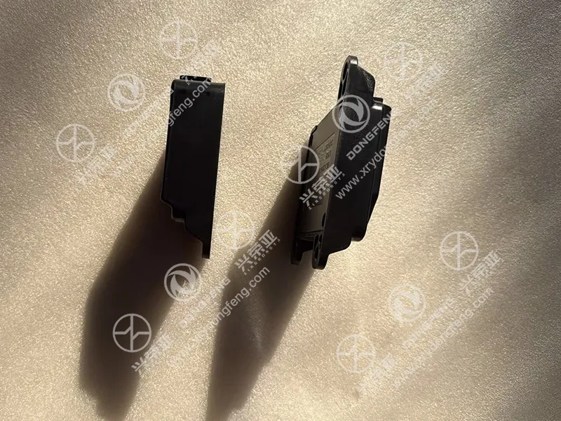 Side view of AMT Shift Lever Controller Assembly OE 3621110-C6100 for Dongfeng GX 