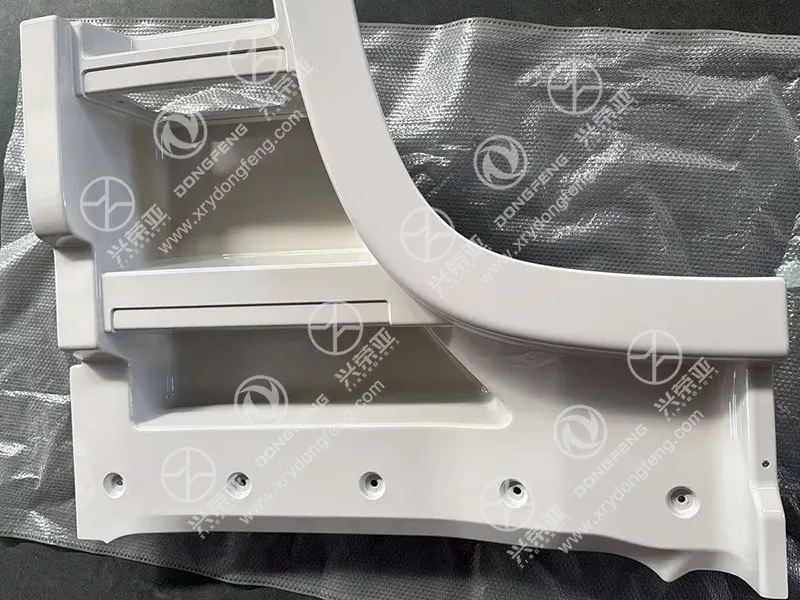 Paint surface detail Jade White Step Guard OE 8405224-C6100#8A for Dongfeng GX truck 