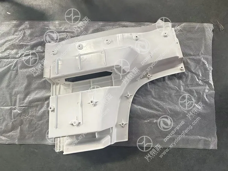 Rear side Upper Right Step Guard Assembly OE 8405224-C6100#8A Dongfeng GX body system component 